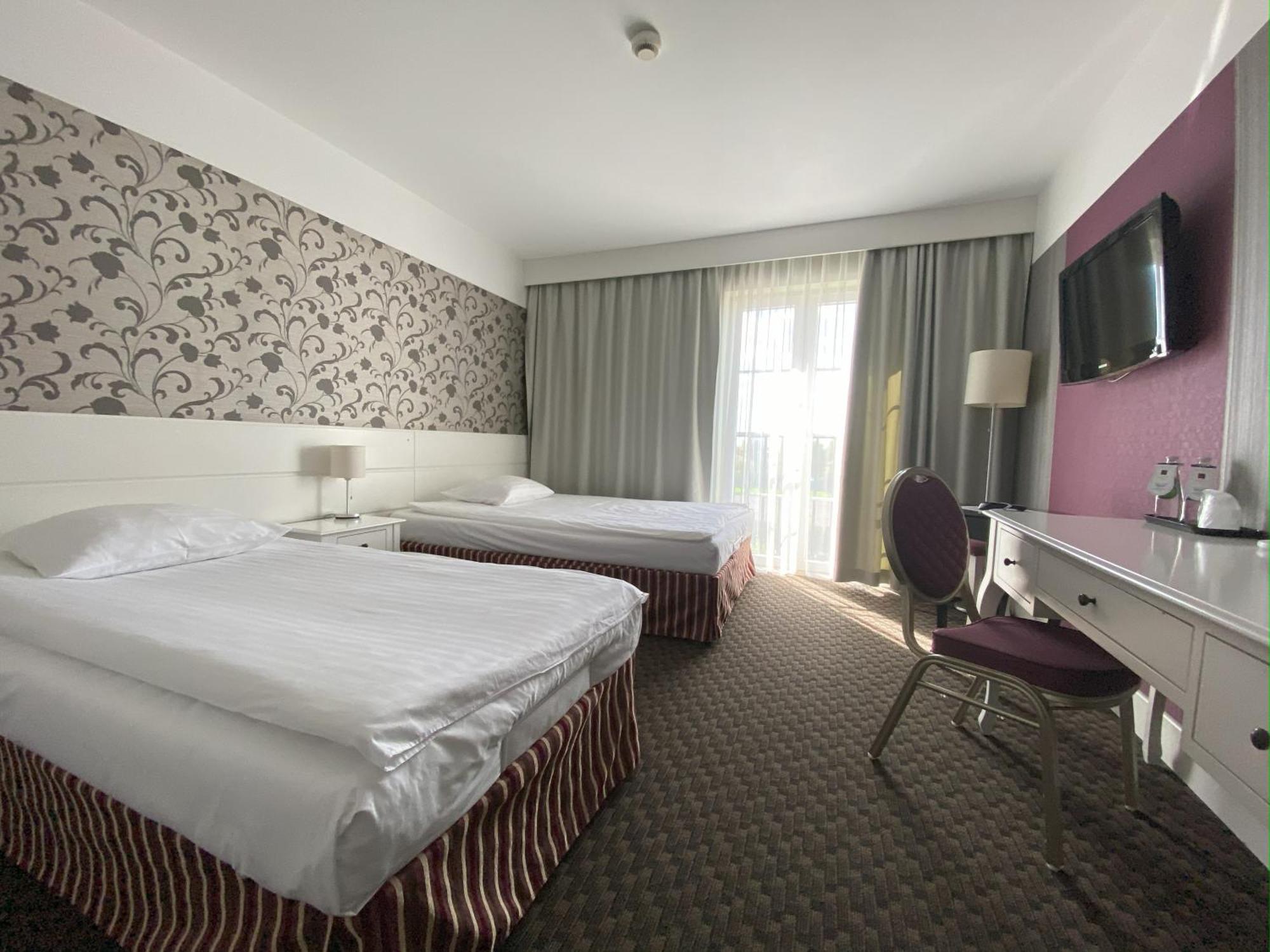 Hotel Lamberton Ołtarzew Exteriör bild